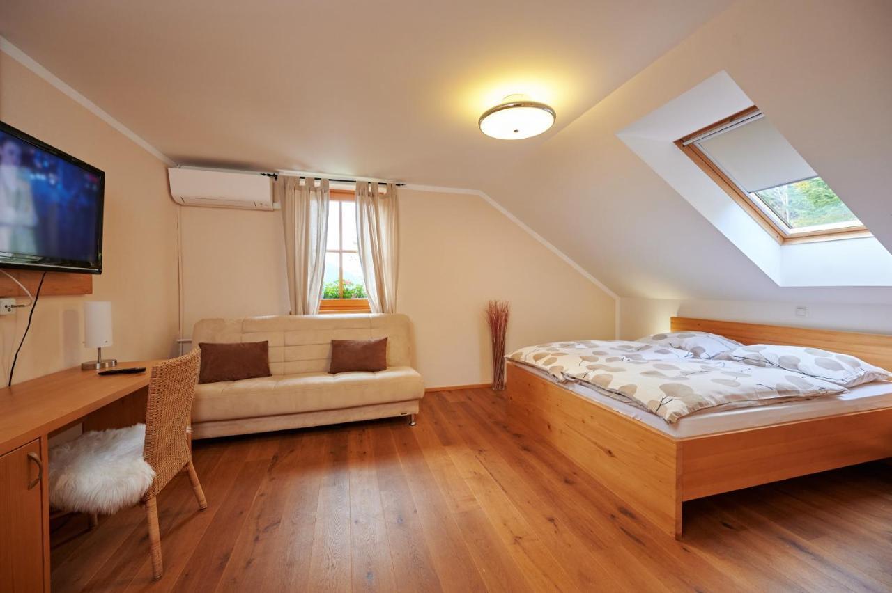Guest House Hisa Sonca Luče Екстериор снимка